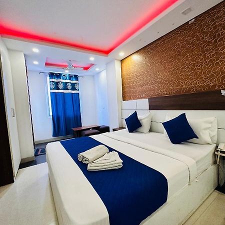 Palm Majestic At Airport Hotel New Delhi Bagian luar foto