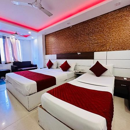 Palm Majestic At Airport Hotel New Delhi Bagian luar foto