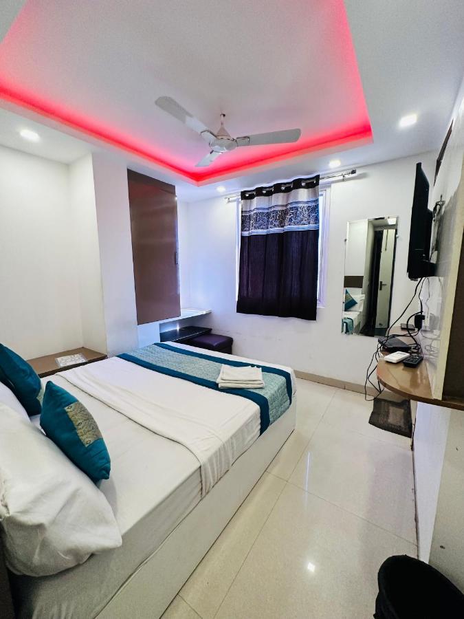 Palm Majestic At Airport Hotel New Delhi Bagian luar foto