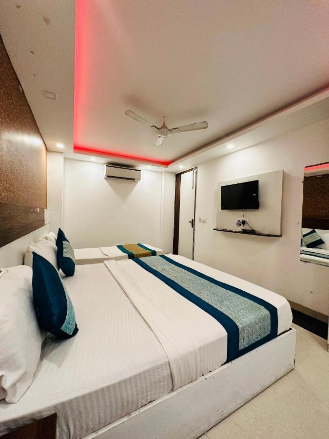 Palm Majestic At Airport Hotel New Delhi Bagian luar foto