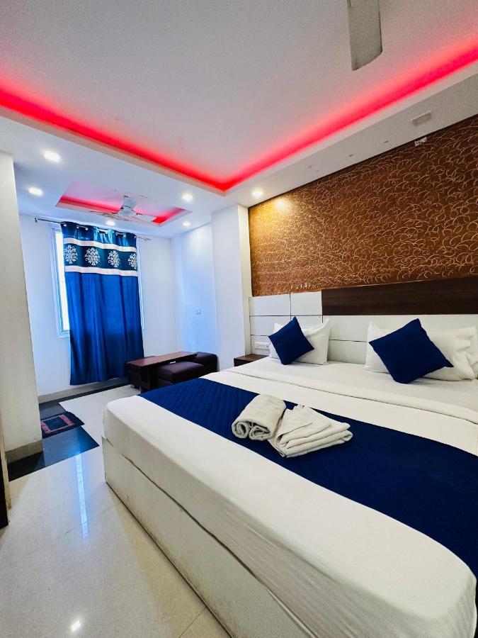 Palm Majestic At Airport Hotel New Delhi Bagian luar foto