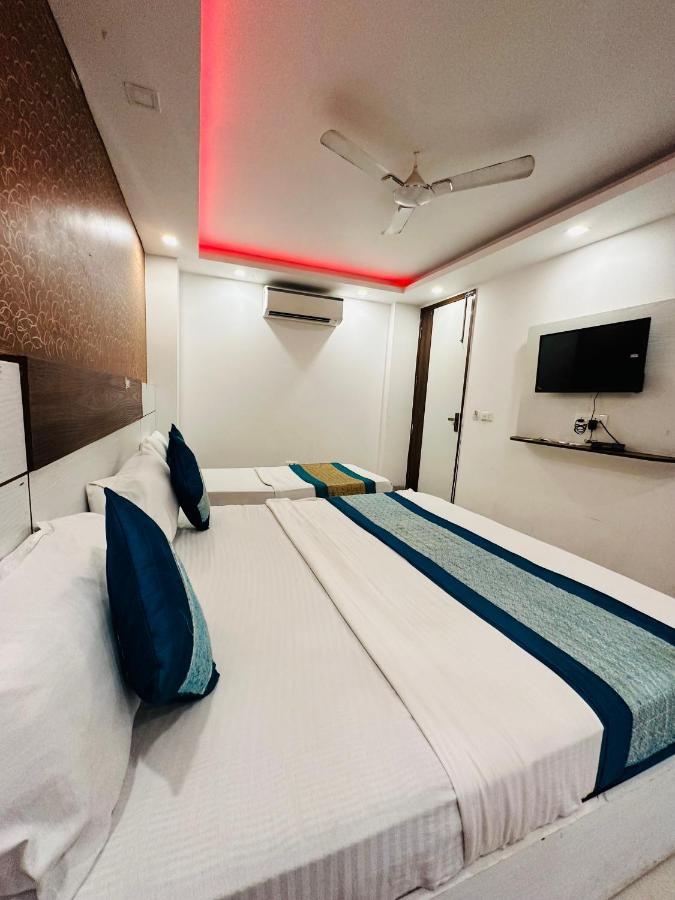 Palm Majestic At Airport Hotel New Delhi Bagian luar foto