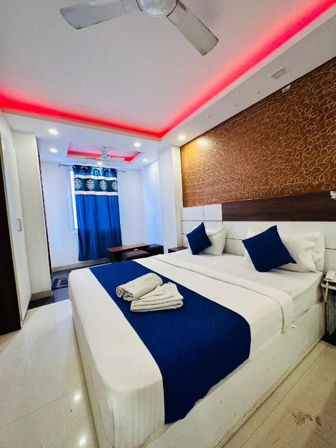 Palm Majestic At Airport Hotel New Delhi Bagian luar foto