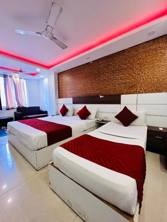 Palm Majestic At Airport Hotel New Delhi Bagian luar foto