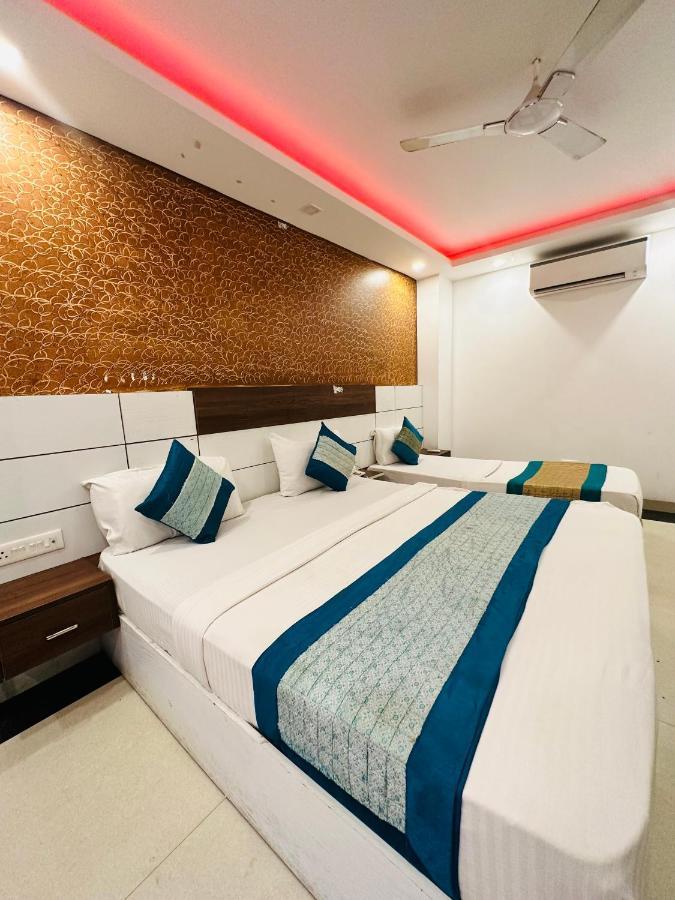 Palm Majestic At Airport Hotel New Delhi Bagian luar foto