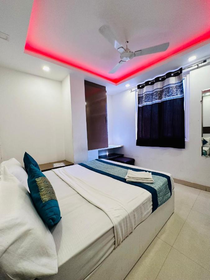 Palm Majestic At Airport Hotel New Delhi Bagian luar foto