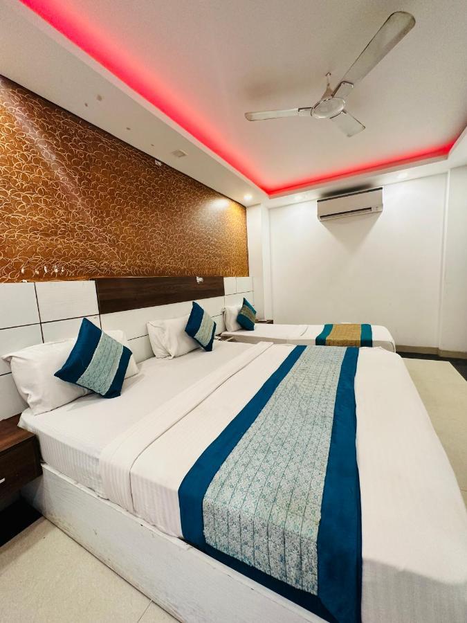Palm Majestic At Airport Hotel New Delhi Bagian luar foto
