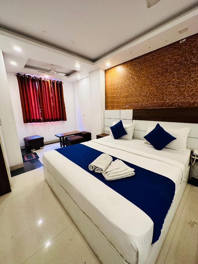 Palm Majestic At Airport Hotel New Delhi Bagian luar foto