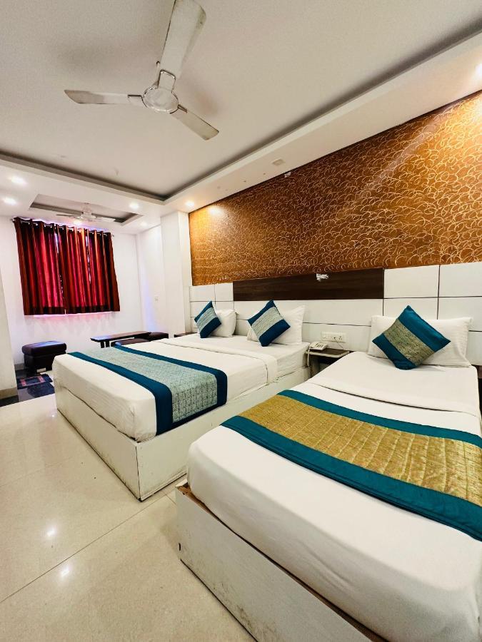 Palm Majestic At Airport Hotel New Delhi Bagian luar foto