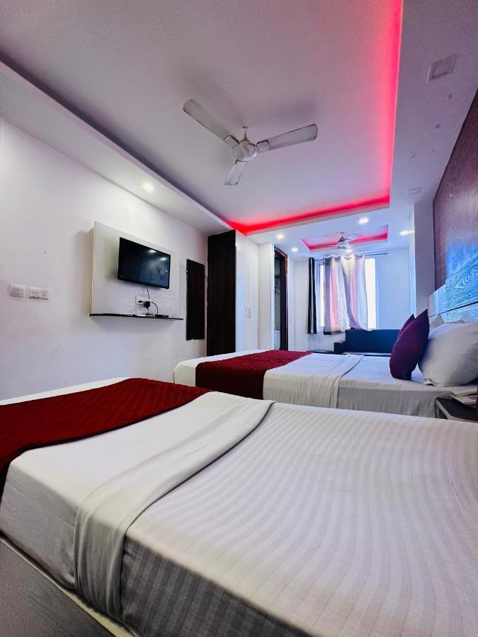 Palm Majestic At Airport Hotel New Delhi Bagian luar foto