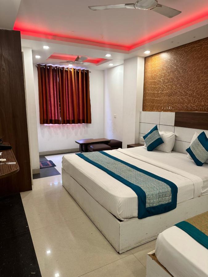 Palm Majestic At Airport Hotel New Delhi Bagian luar foto