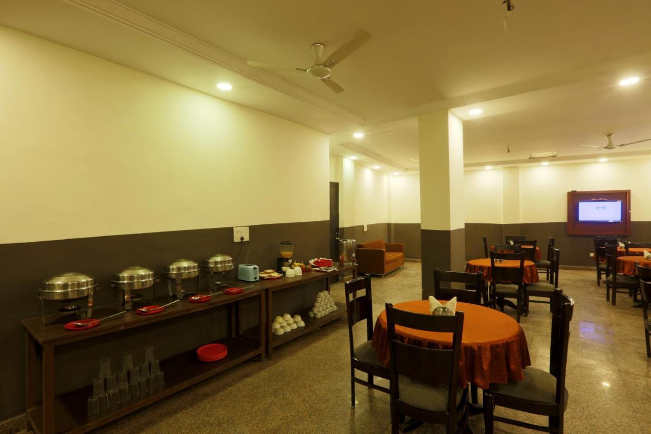Palm Majestic At Airport Hotel New Delhi Bagian luar foto