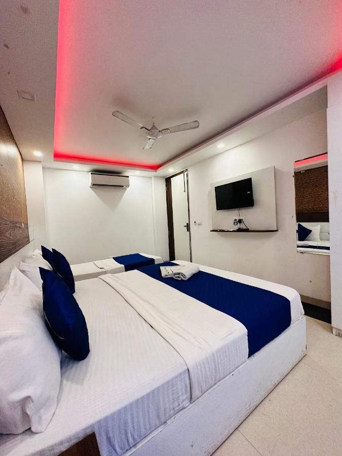 Palm Majestic At Airport Hotel New Delhi Bagian luar foto