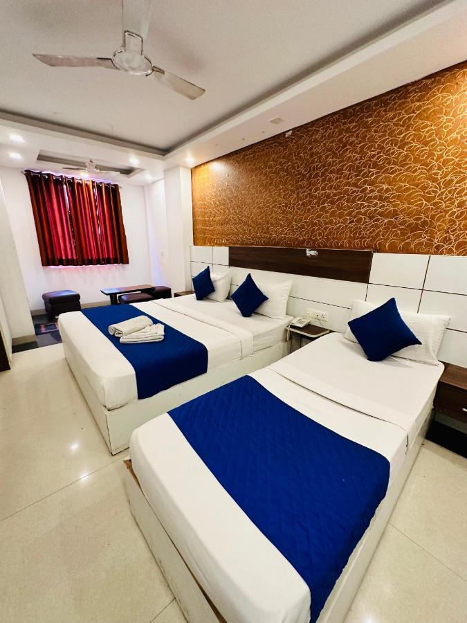 Palm Majestic At Airport Hotel New Delhi Bagian luar foto