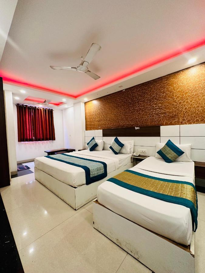 Palm Majestic At Airport Hotel New Delhi Bagian luar foto